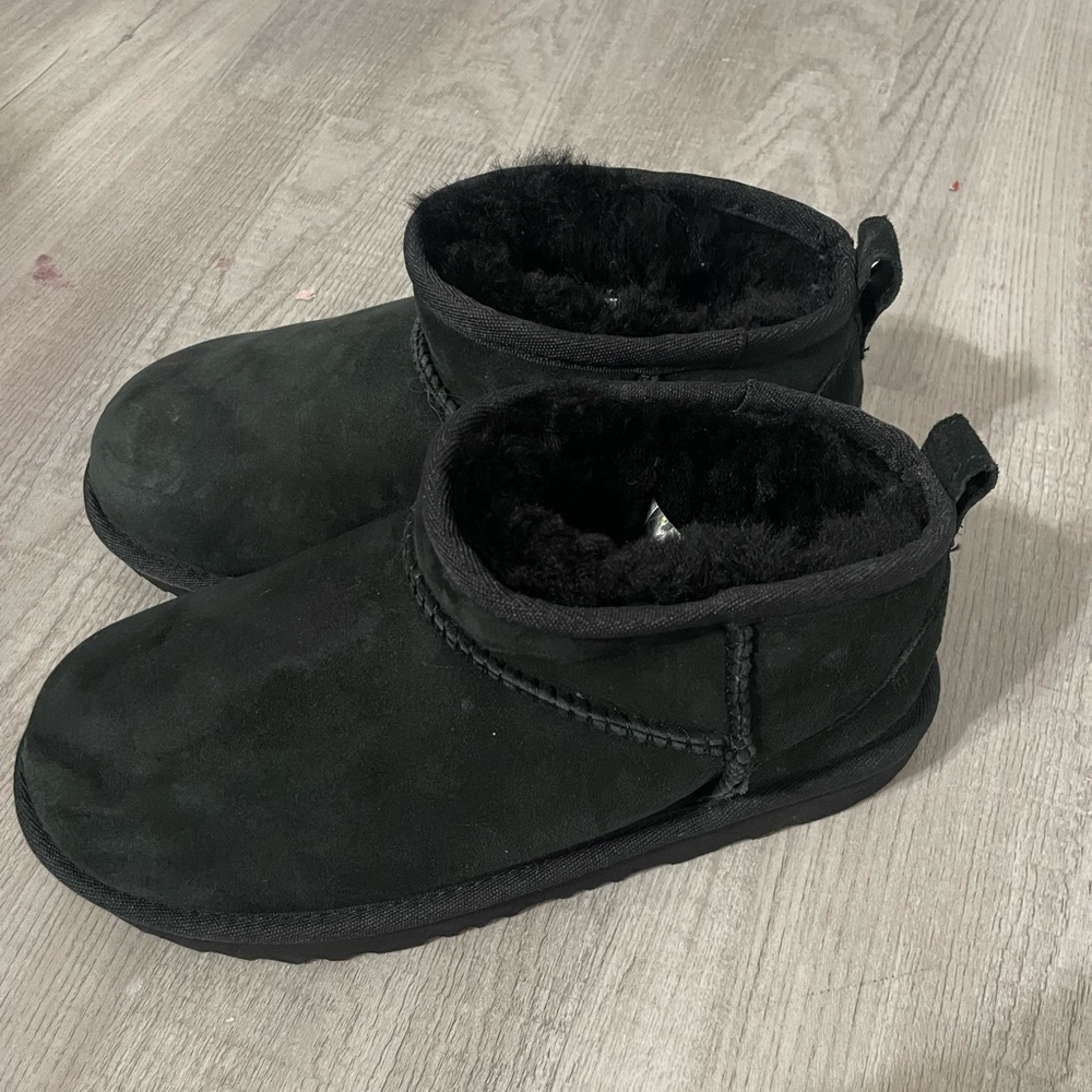 black mini uggs - Picture 3 of 3